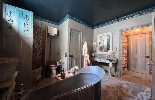 Faversham House | Seasoned Grandeur Home