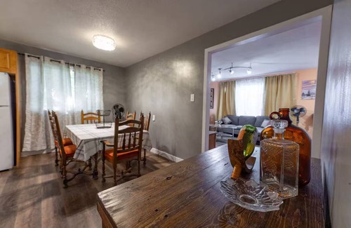Hinton House | Seasons Suite 3BR in Hinton, AB