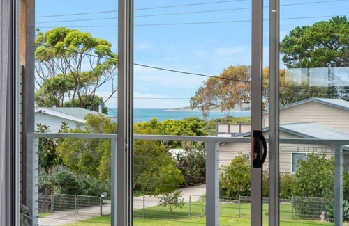 Newhaven House | Seaspray Views by Ready Set Stay
