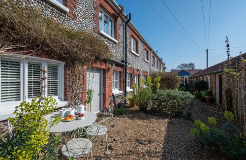 Weybourne House | Seastone - Two Bedroom House, Sleeps 4