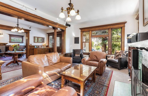 Stevens House | Seattle's Urban Oasis