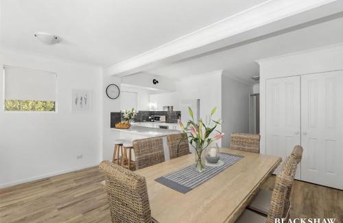 Denhams Beach House | Seaview by the Cliff