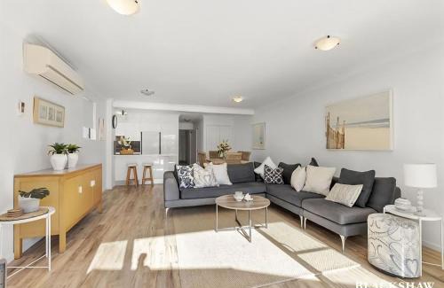 Denhams Beach House | Seaview by the Cliff