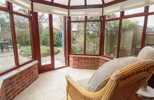 Salthouse Cottage | SEAVIEW COTTAGE, character holiday cottage in Salthouse, Norfolk