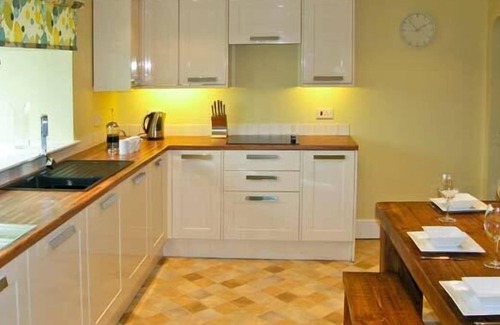 Dulas House | SEAVIEW COTTAGE, pet friendly, character holiday cottage in Moelfre