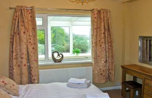 Dulas House | SEAVIEW COTTAGE, pet friendly, character holiday cottage in Moelfre