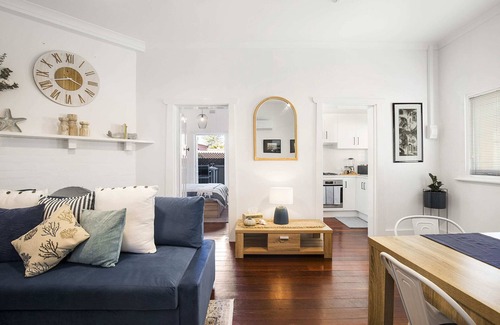 Henley Beach Apartment | Seaview No.6 | Henley Beach | Wifi