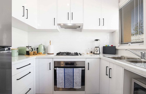 Henley Beach Apartment | Seaview No.6 | Henley Beach | Wifi