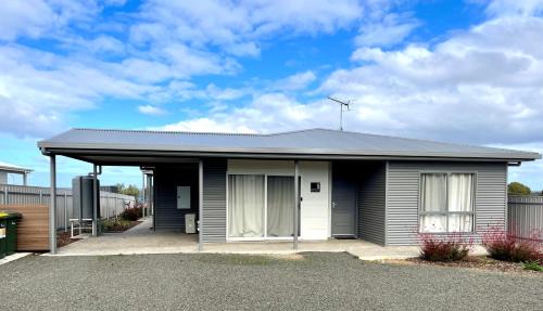 Kingscote House | Seaview on Terry Court