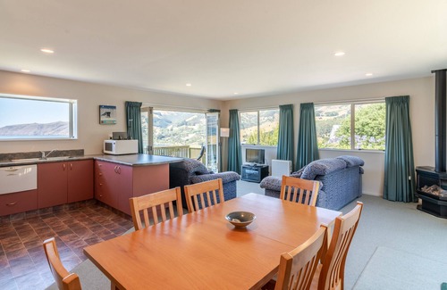 Wainui House | Seaview Outlook - Wainui Holiday Home