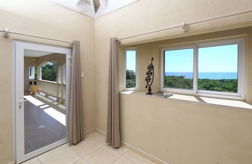 Whitehouse Ski Chalet | Seaview Penthouse Retreat 4 Beds 3 Baths Stay