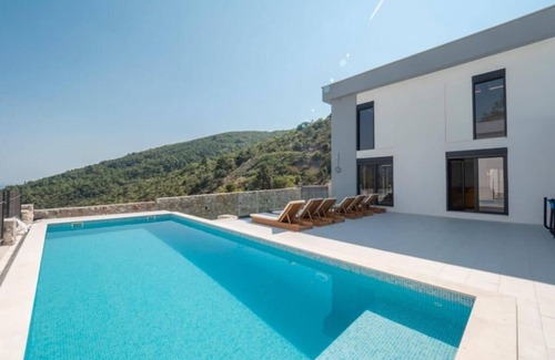 Podostrog Villa | Seaview Villa with pool Vanja
