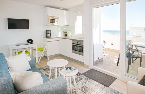 Conil de la Frontera City Center House | Seaviews from private terraces, near to the beach - casa Luna with aircondition and WiFi internet