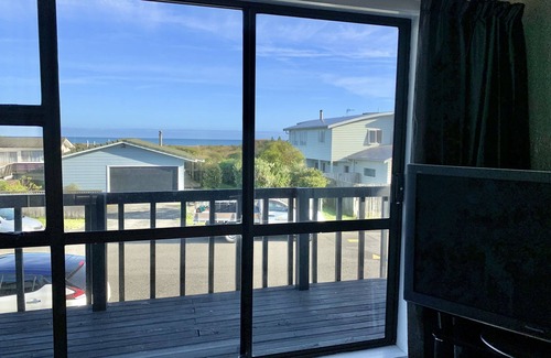 Otaki Beach House | Seaviews, mountain views and sunsets