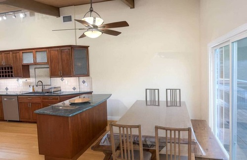 Bay Park House | Seaworld Fireworks View Hot tub Fast Wifi 3BR/2BA 4 Bds + 2 SofaBds