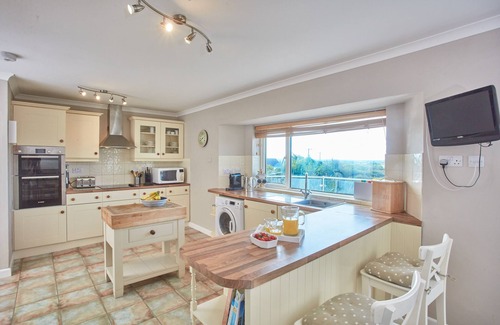 Trelights House | Seawynds is a lovely spacious property with panoramic coastal views set above the picturesque cove o