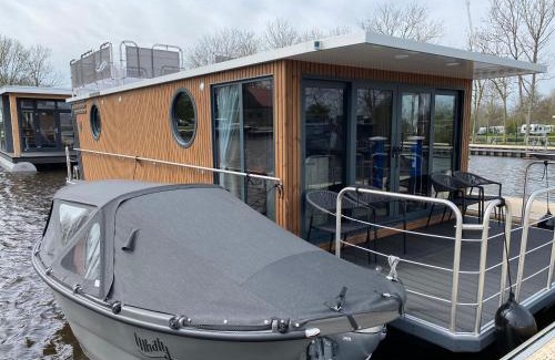Offingawier Boat Rental | SeaYou House boat