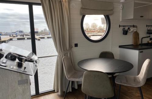 Offingawier Boat Rental | SeaYou House boat