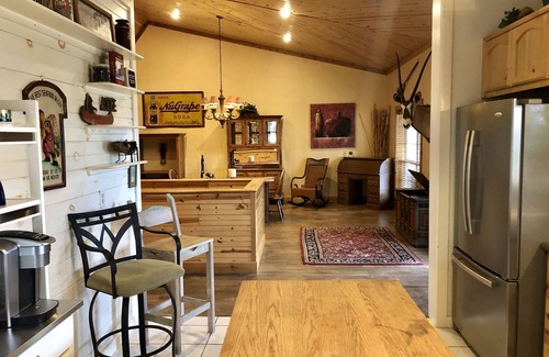 Calico Rock Cabin | Secluded 3 Acres on the White River. Custom Cabin with HotTub and Fire Pit!