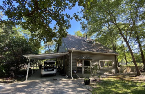 Talisheek Cabin | Secluded 3-bedroom Cabin on Farm
