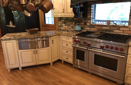 Wellington House | SECLUDED 50 acres/2 LAKES/LOG CABIN/SLEEPS 20/POOL/RED RIVER GORGE/CAVE RUN LAKE