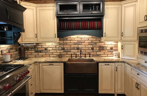 Wellington House | SECLUDED 50 acres/2 LAKES/LOG CABIN/SLEEPS 20/POOL/RED RIVER GORGE/CAVE RUN LAKE