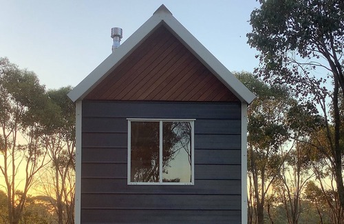 Eppalock Bed & Breakfast | Secluded Bushland Tiny Home with outdoor Hot Tub and Hamper