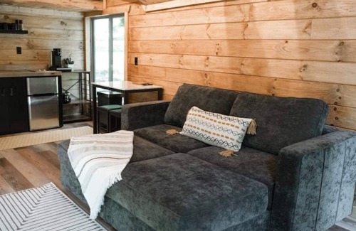 Bellville Cabin | Secluded Cabin Minutes from Snow Trails & I-71