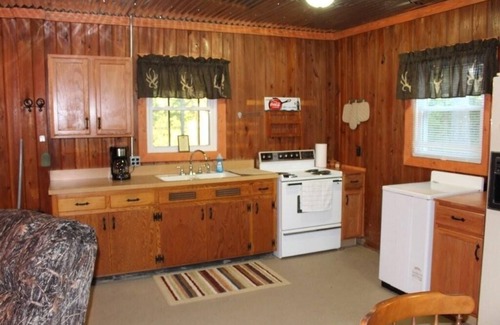 Orangeburg Cabin | Secluded Cabin Retreat with Hot Tub, for Family Get Away