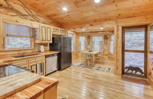 Cashes Valley Cabin | Secluded Cabin with Private Hot Tub, WiFi, Gas Fireplace, Central AC, and W/D