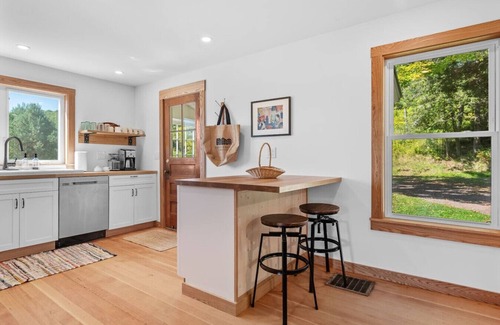 De Lancey House | Secluded Cottage on 85 Acres – Peaceful Country Retreat Surrounded by Nature