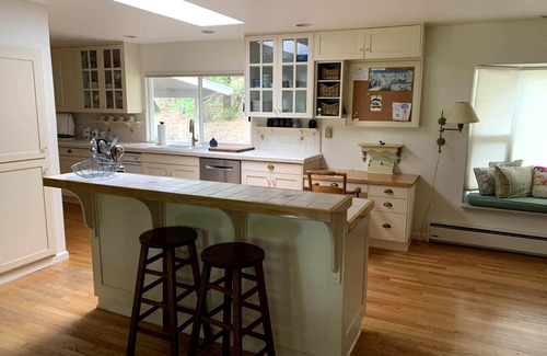 Grass Valley House | Secluded Country Home on Acreage with Pond & Sprawling Lawn