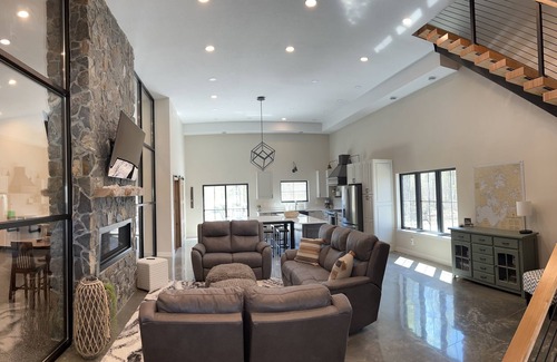 Roosevelt House | Secluded, Cozy Shouse near the Lake!