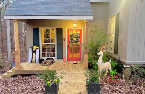 Hamilton Cabin | Secluded Creekside Luxury Cabin Callaway Gardens/FDR/Poplar Place Farm