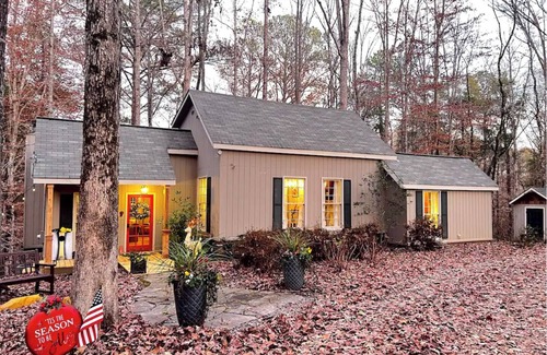 Hamilton Cabin | Secluded Creekside Luxury Cabin Callaway Gardens/FDR/Poplar Place Farm