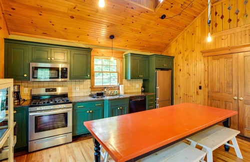 Tannersville Cabin | Secluded Elka Park Cabin: Hot Tub & Fire Pit!