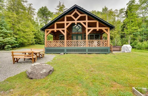 Tannersville House | Secluded Elka Park Cabin Hot Tub and Fire Pit!