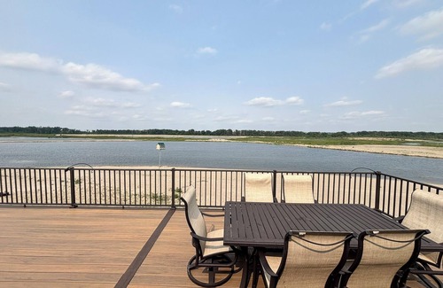 Cuming County House | Secluded Elkhorn River Retreat. Full sized home overlooking 250+ acre lake.