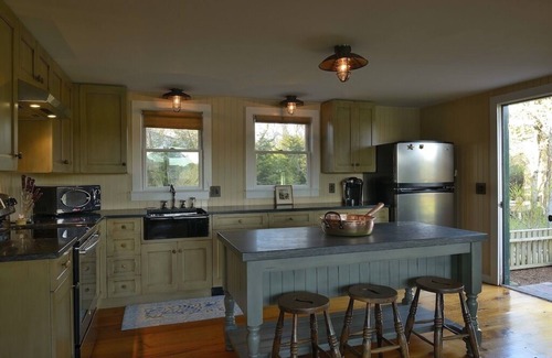 West of Town House | Secluded Estate On 3 Acres With House, Cottage, And Pond