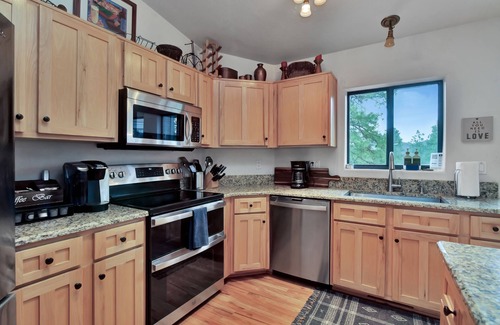 Highland Pines Cabin | Secluded Forest Retreat Charming 4Bedroom Cabin in the Heart of Prescott Forest!