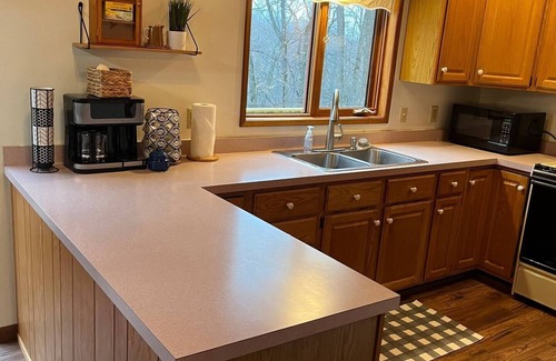 Paradise House | Secluded Getaway - Entire House; free parking; fully furnished kitchen