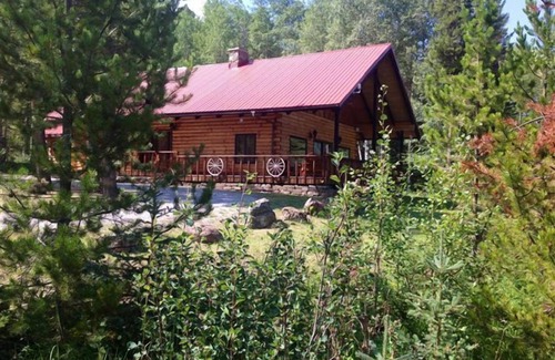 Essex Cabin | Secluded Glacier Meadow Log Home