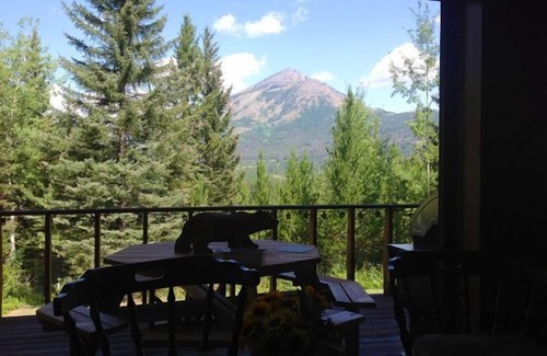 Essex Cabin | Secluded Glacier Meadow Log Home