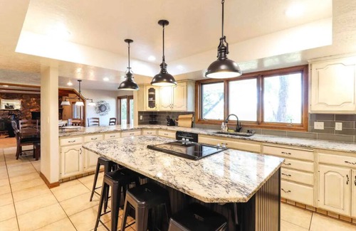 Lapoint House | Secluded gorgeous home. Sleeps 20+. New hot tub.