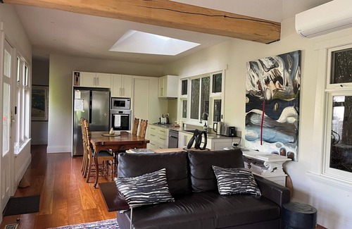 Bowral Cottage | Secluded guesthouse in beautiful garden