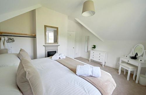 Raywell House | Secluded holiday cottage near the Wolds Way