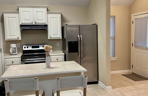 Broadmoor House | Secluded home in Quiet Neighborhood 3BR 2BA