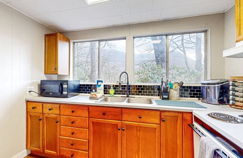 Cataloochee Ranch House | Secluded Home In Maggie Valley, NC with Full Kitchen, Fireplace and Wifi