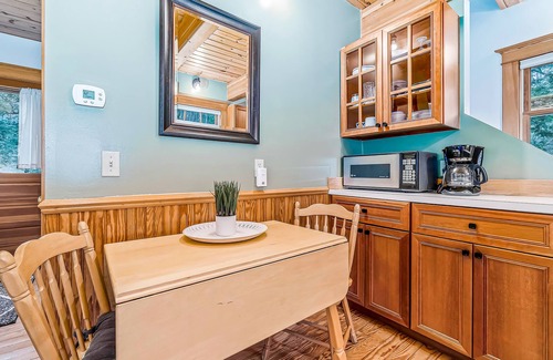 Arcadia House | Secluded home w/private grill, gas fireplace, full kitchen, and free WiFi