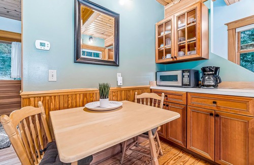 Arcadia House | Secluded home w/private grill, gas fireplace, full kitchen, and free WiFi